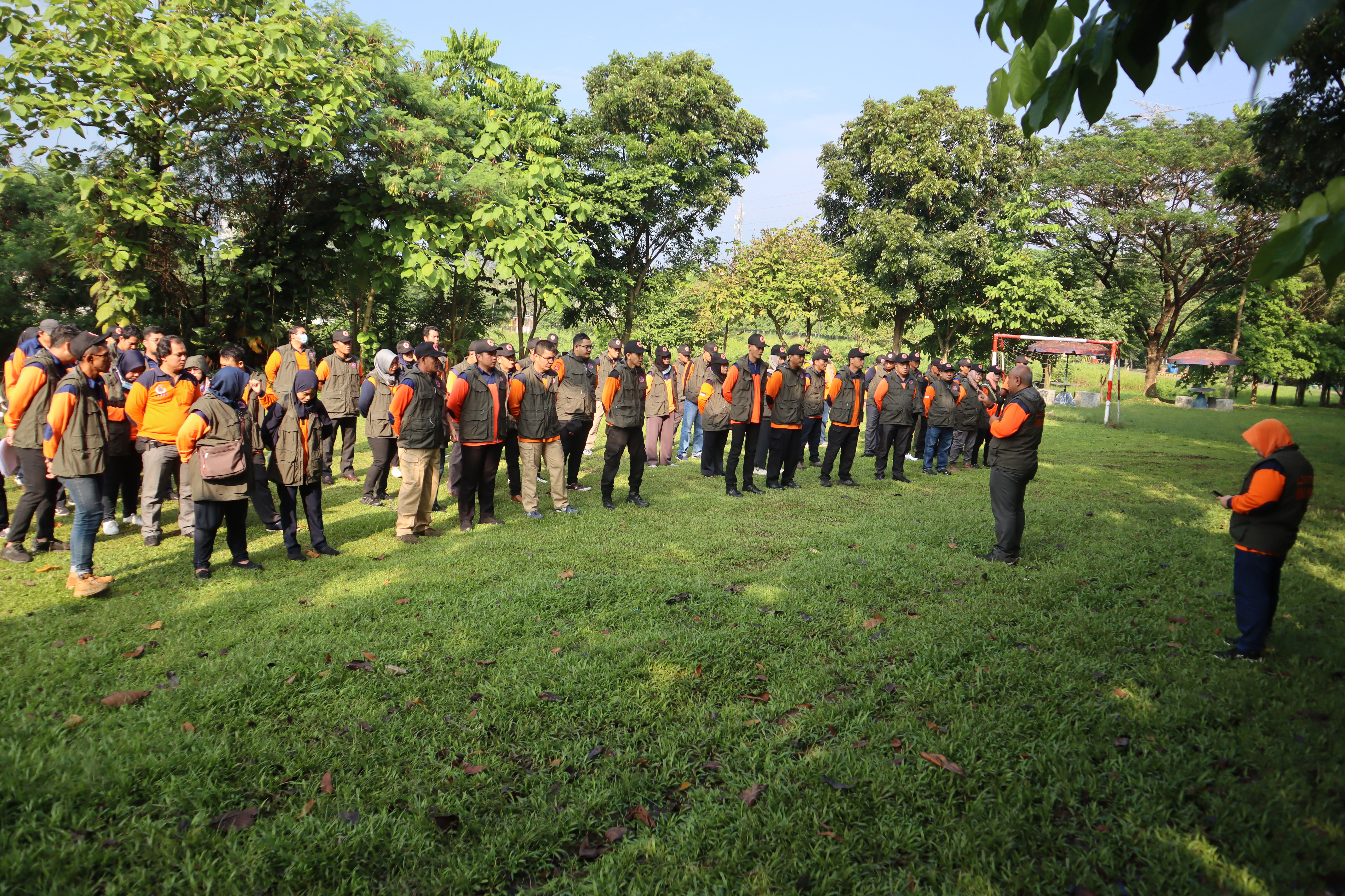 Para peserta terdiri dari 17 perwakilan BPBD Provinsi yang menerima materi terkait teknis penerimaan, penyimpanan, pemeliharaan, pengeluaran logistik dan petunjuk pelaksanaan pergudangan serta peran Tim Reaksi Cepat (TRC) Logpal dalam mendukung penanganan darurat. Selain itu peserta juga menerima materi dan praktek pendirian tenda, penggunaan Water Treatment Portable (WTP) dan manajemen pergudangan (7/6).
